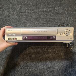 Sanyo VCR VWM-900 4 Head Hi-Fi Stereo VHS Player Video Cassette Recorder